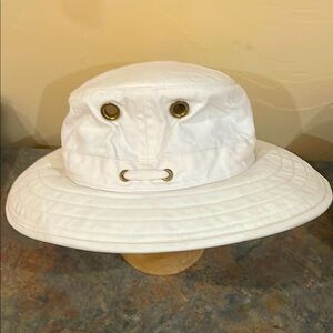 Men's White Ventilated Wide-Brim Outdoor Bucket Hat